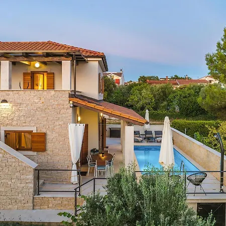 3 Bedroom In بيت للعطل *