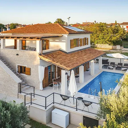 Holiday home 3 Bedroom In Peroj